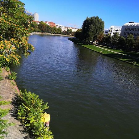 200Qm Loft For Friends And Family - On The Spree! Lejlighed Berlin Eksteriør billede