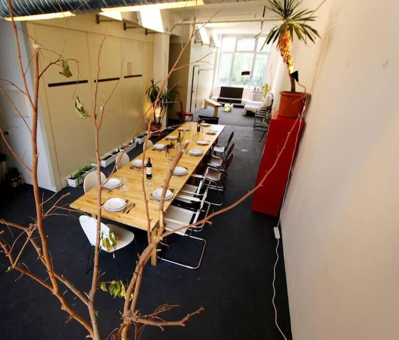 200Qm Loft For Friends And Family - On The Spree! Lejlighed Berlin Eksteriør billede