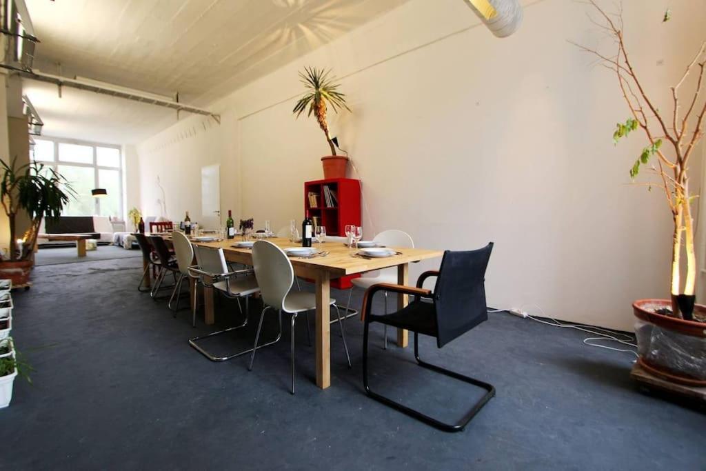 200Qm Loft For Friends And Family - On The Spree! Lejlighed Berlin Eksteriør billede