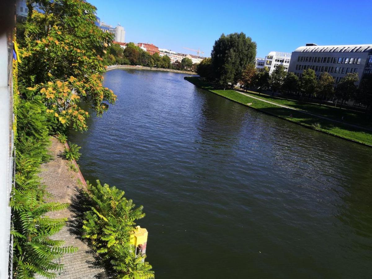 200Qm Loft For Friends And Family - On The Spree! Lejlighed Berlin Eksteriør billede