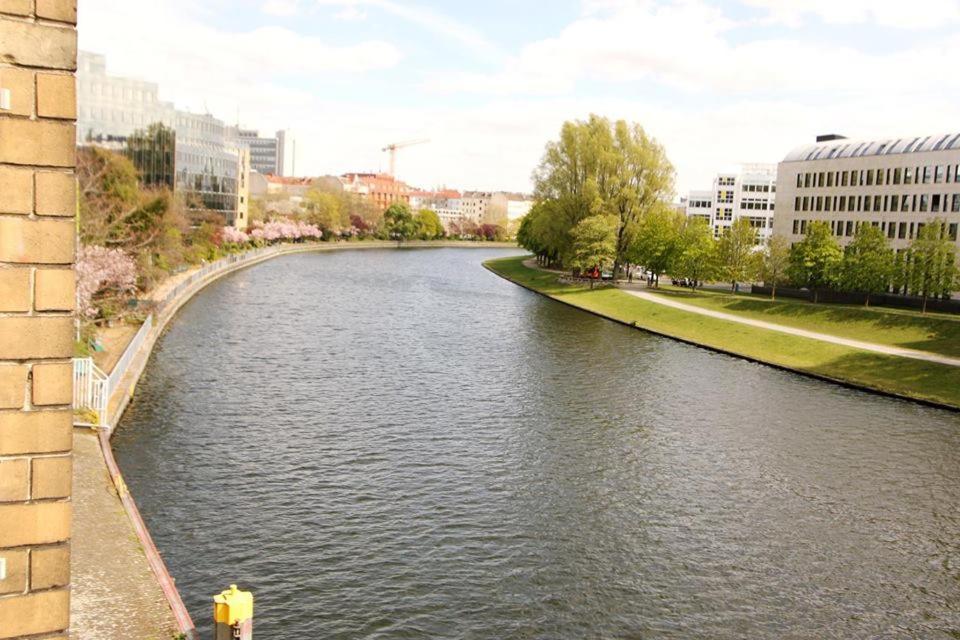 200Qm Loft For Friends And Family - On The Spree! Lejlighed Berlin Eksteriør billede